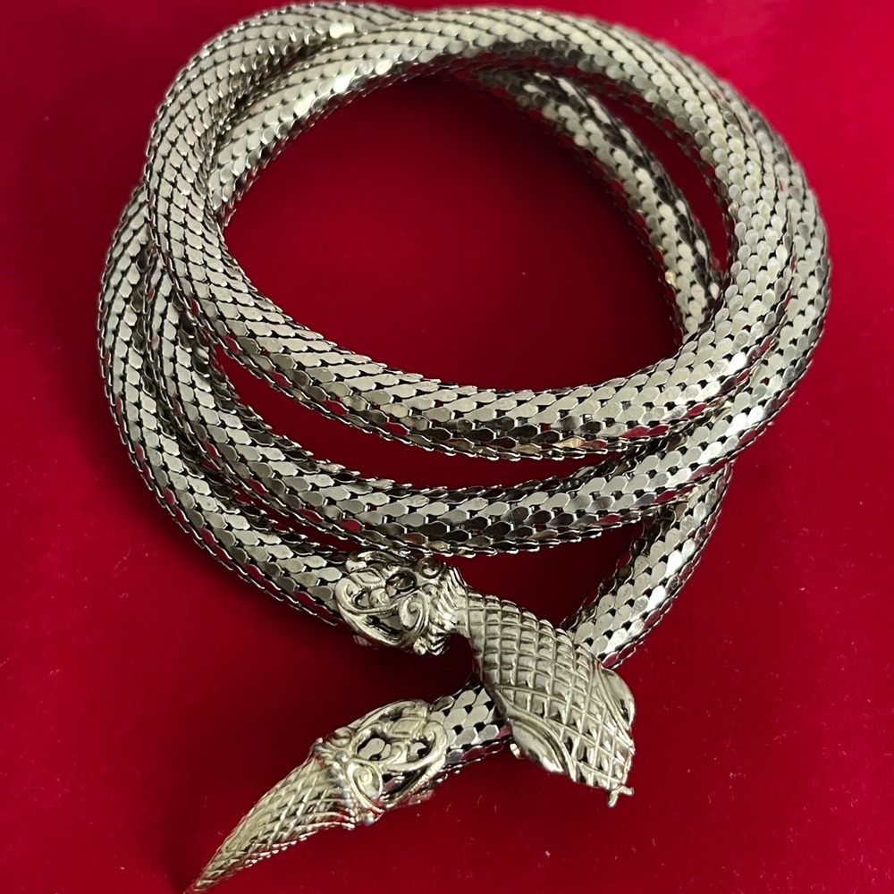 Vintage 60’s WHITING & DAVIS Gold Tone Mesh Snake Belt/ Necklace - Picture 3 of 16
